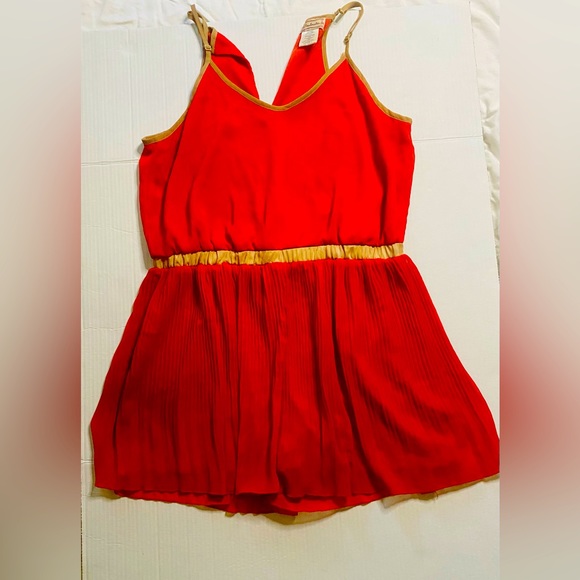 Soilmates pleated coral short jumpsuit. - Picture 1 of 5